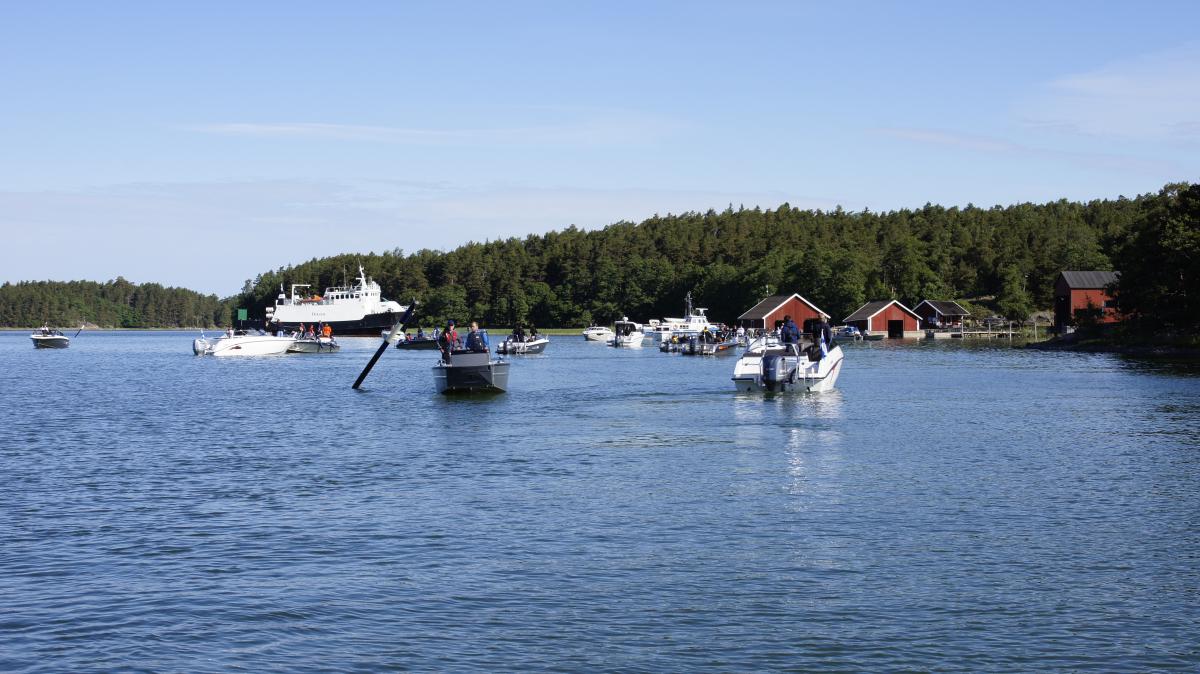 Veneiden ja purjeveneiden tulee väistää kauppa-aluksia