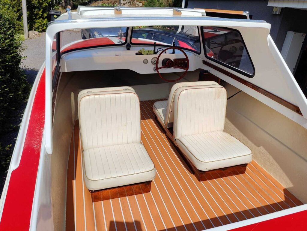 Carita HT -veneen kunnostettu sisustus